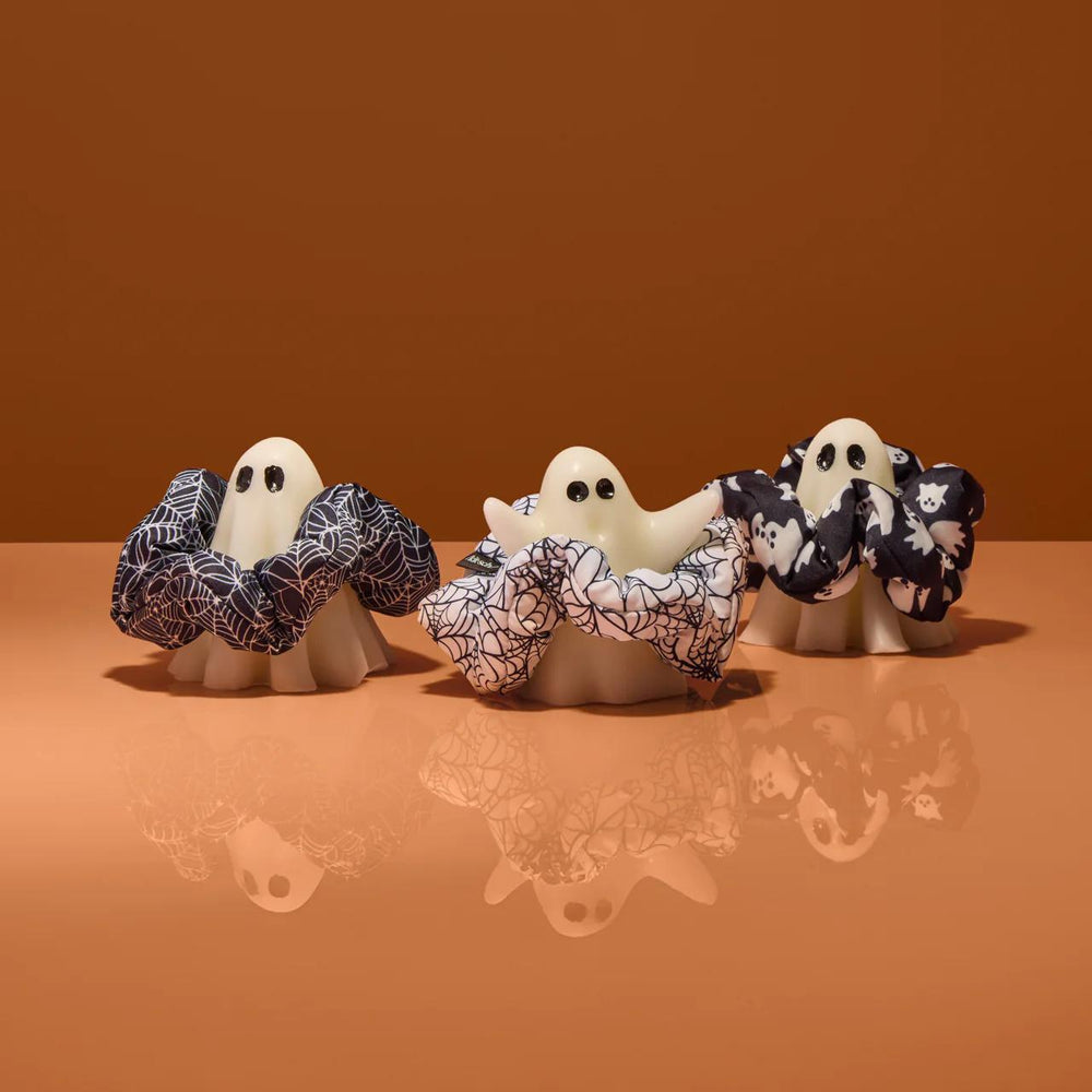 
                      
                        Kitsch Cloud Scrunchies Spiderweb 蜘蛛网云朵发带 3件
                      
                    