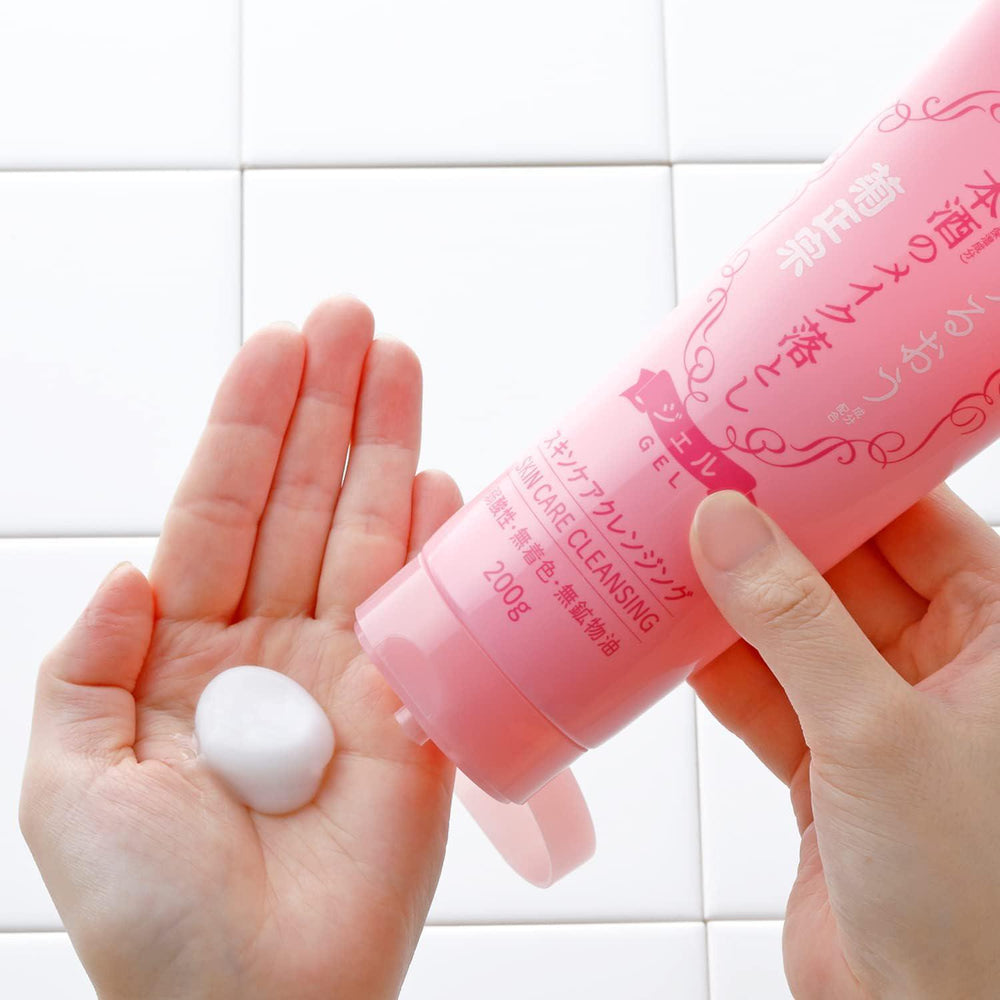 
                      
                        Kikumasamune Japanese Sake Skin Care Cleansing Gel 菊正宗日本清酒卸妆乳 200g
                      
                    