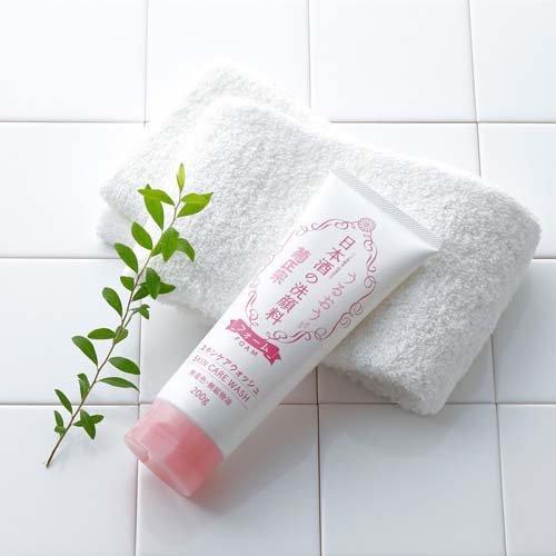 
                      
                        Kikumasamune Japanese Sake Face Wash 菊正宗日本清酒洁面乳 200g
                      
                    