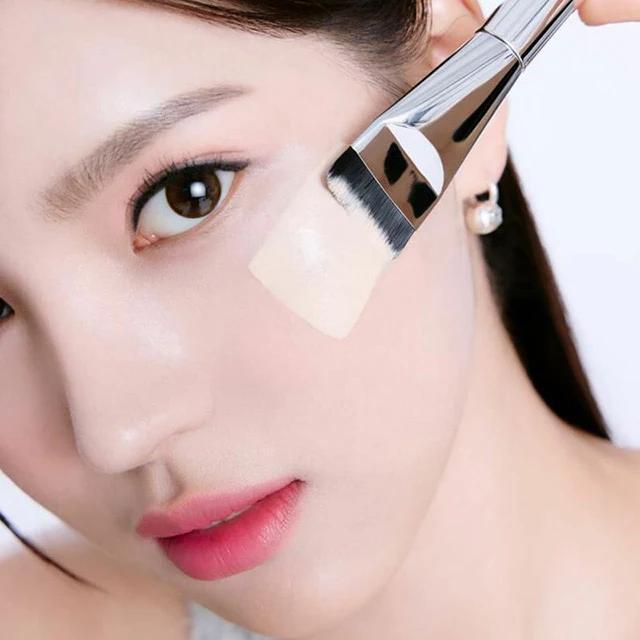 
                      
                        Wakemake Spatula Wide Foundation Brush 宽铲粉底刷
                      
                    