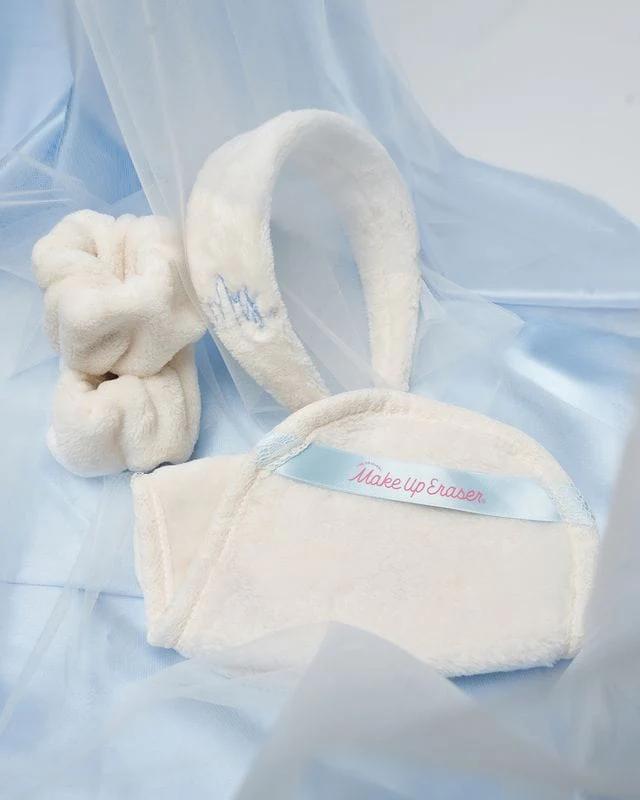 
                      
                        MakeUp Eraser Wifey 4pc Gift Set 玫卡瑞丝卸妆清洁礼品4件套装
                      
                    