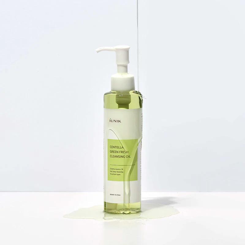 
                      
                        IUNIK Centella Green Fresh Cleansing Oil 艾侑妮积雪草温和清洁卸妆油 200mL
                      
                    